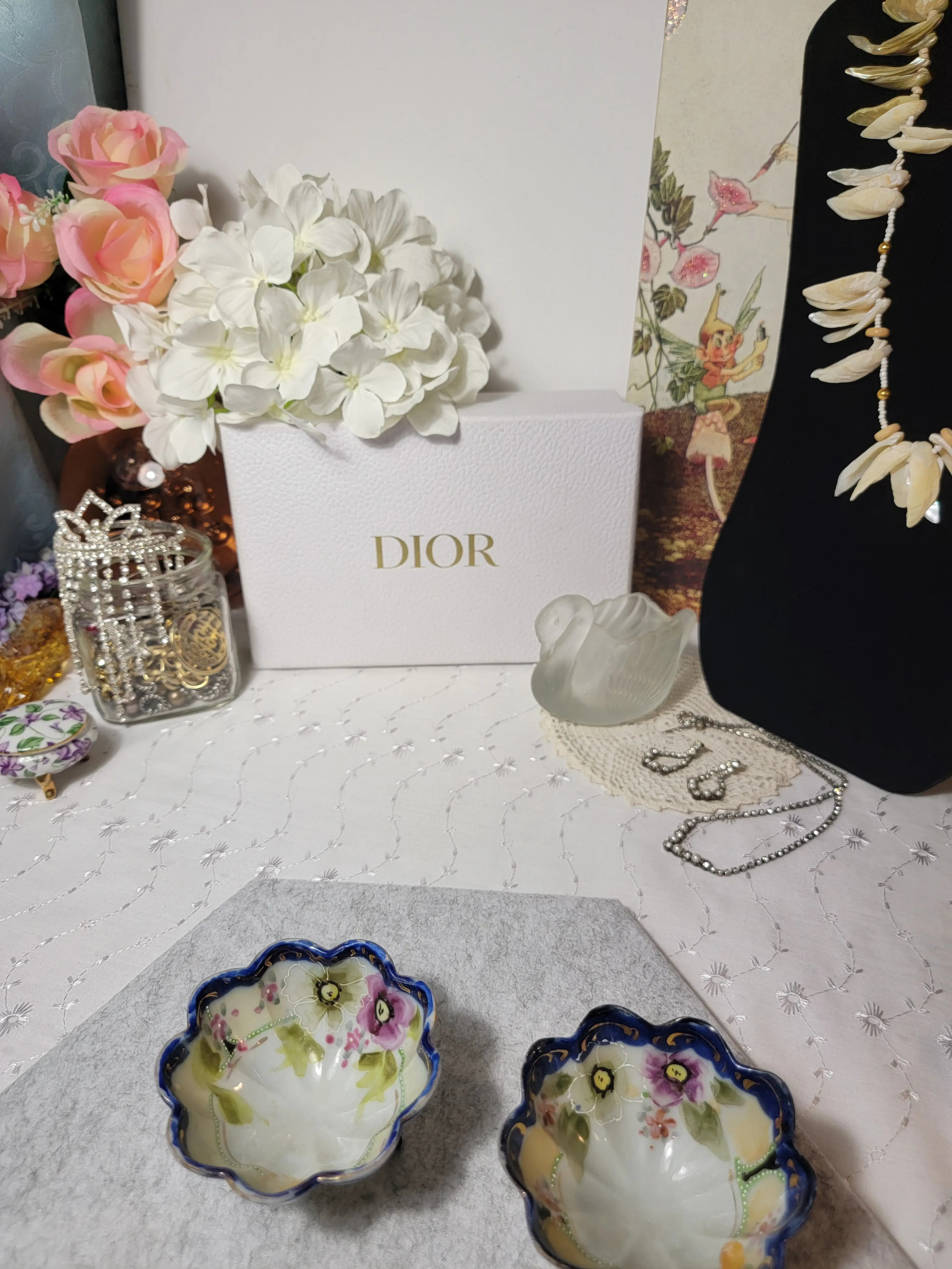 All the pretty things vintage Tuesday w/ co-host @NancysTreasures 🦋💕