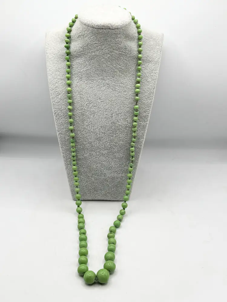Vintage green stone beaded long necklace