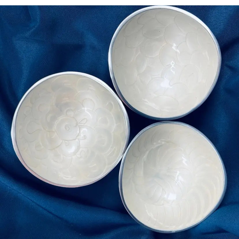 Simply Designz Snack or Nut Bowl, Metal, Set of 3, Pearl White & Silver 5"