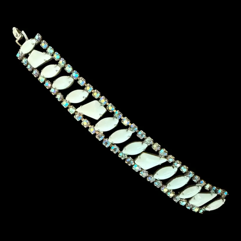 Milk Glass and Blue AB Rhinestone Bracelet 7.5β