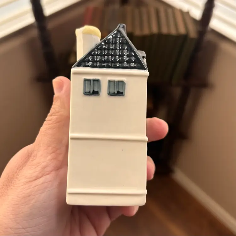 Delft Blue Miniature House KLM 48 2023