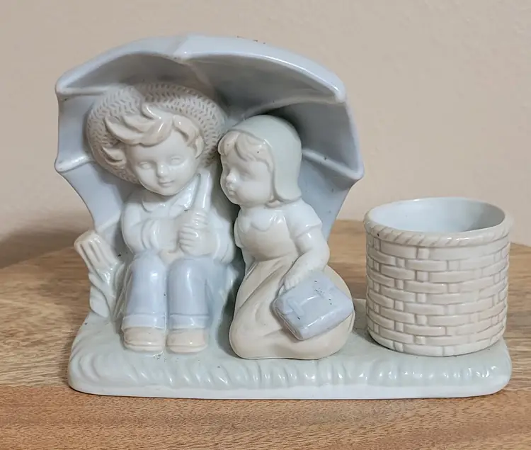 Dutch Boy and Girl Under Umbrella Satin Pastel Planter