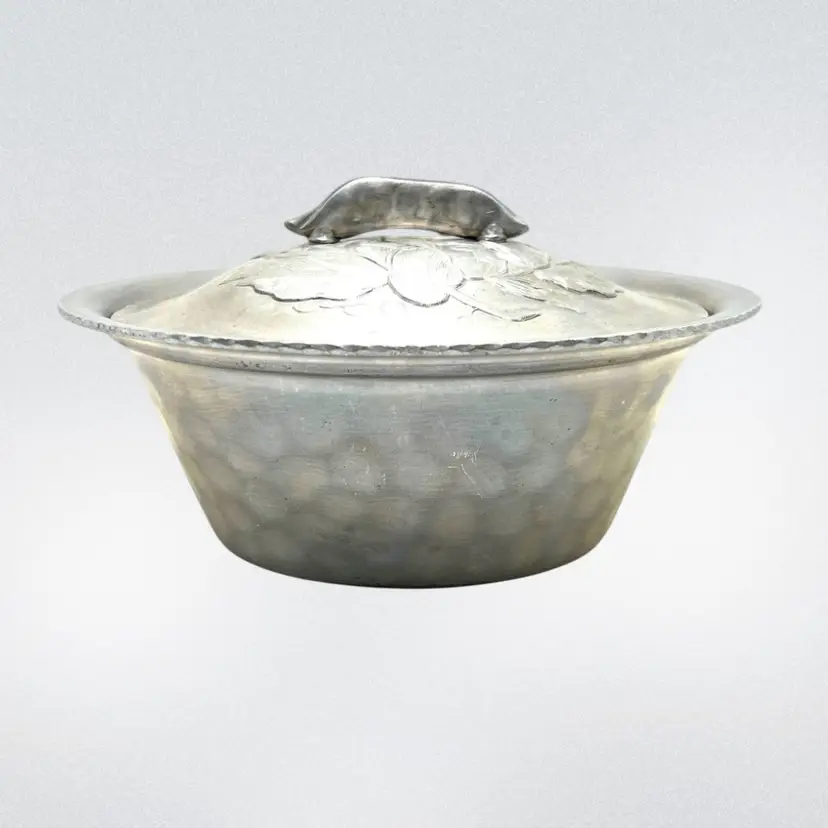 Everlast Aluminum Server Vintage Bowl. Peas In Pod Design Handle. Hammered Pattern.