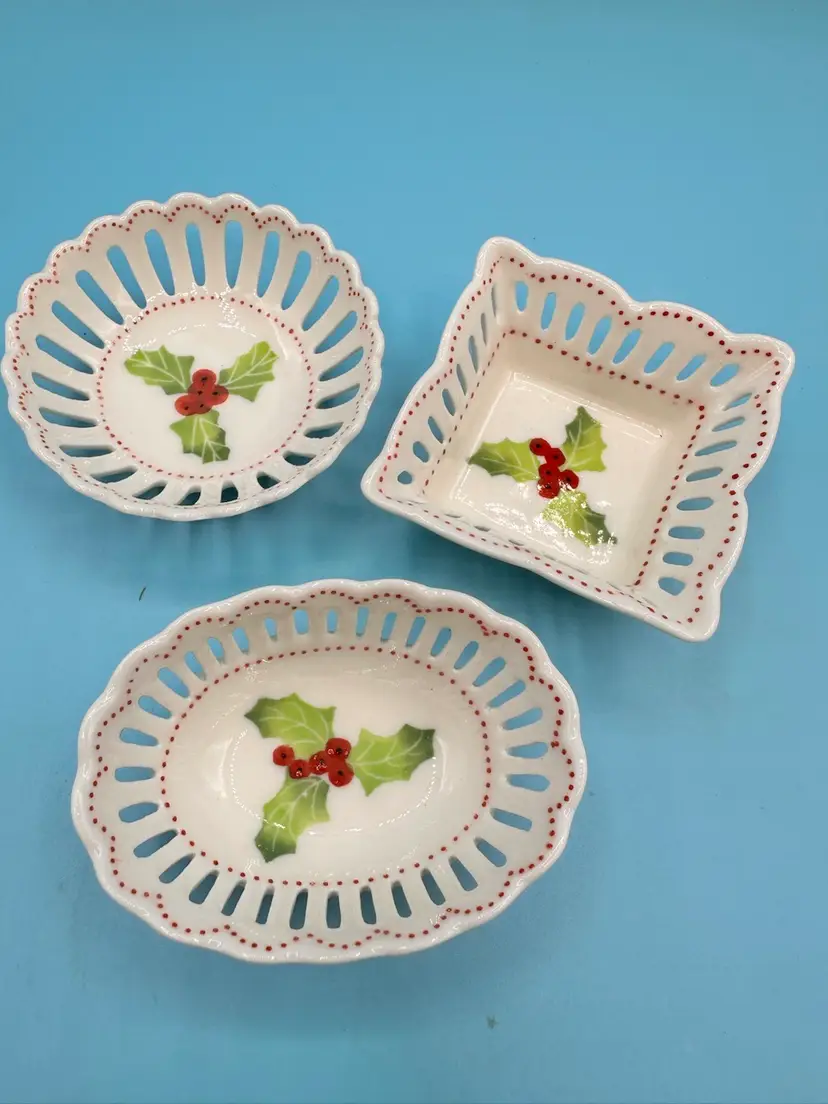 Andrea By Sadek Set of 3 Porcelain Trinket Dishes Holly Berries.