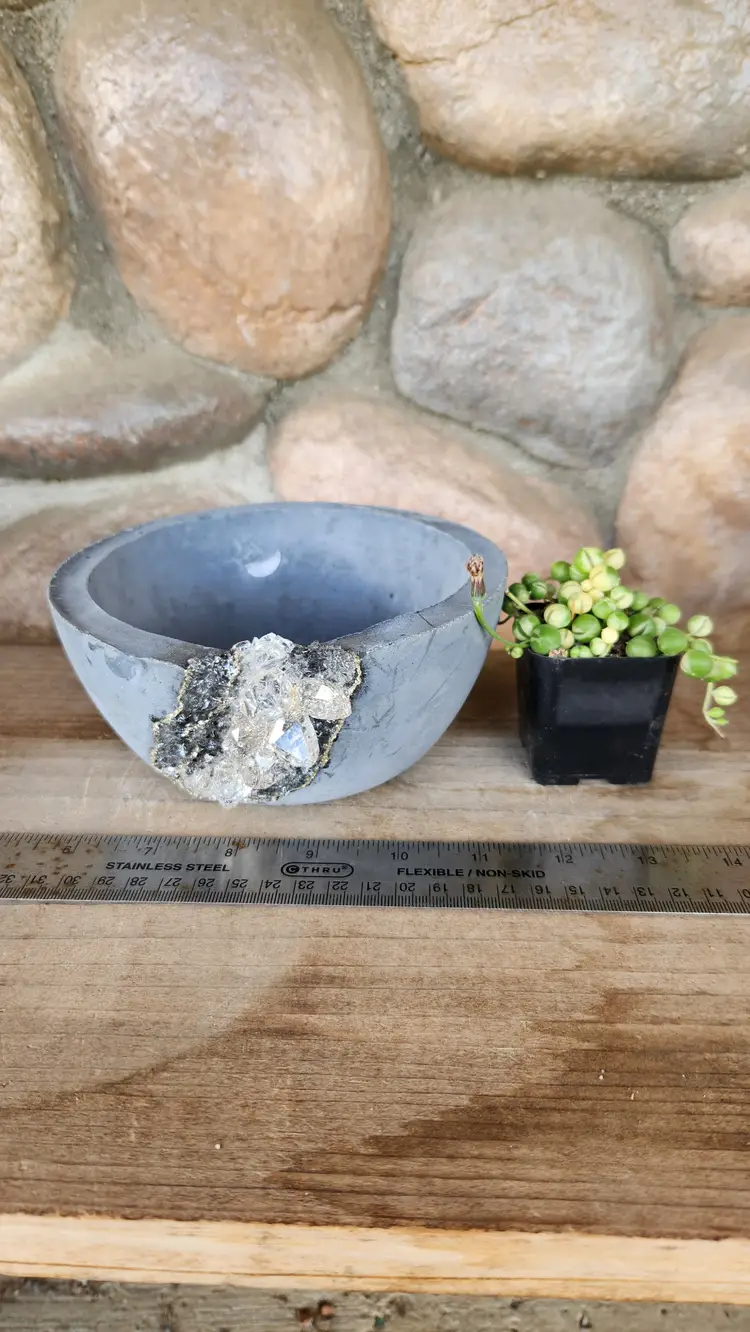 Geode Pot - SILVER CRYSTAL - Md Bowl