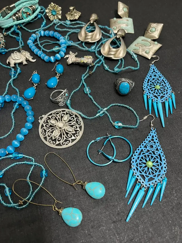 18 Piece Blue & Silvertone Jewelry Lot