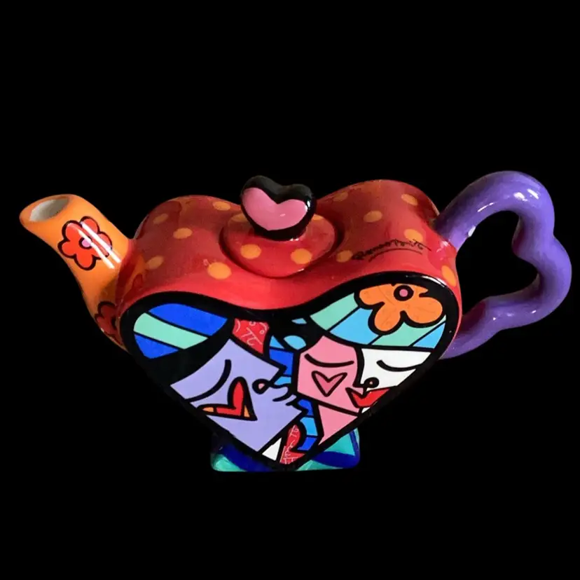2010 Romero Britto Gift craft Heart Shaped Teapot 7x4.5”