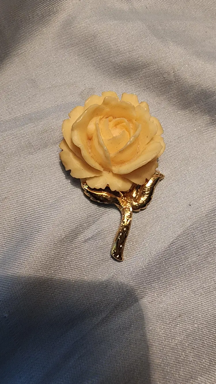 80s Trifari Ivory Brooch