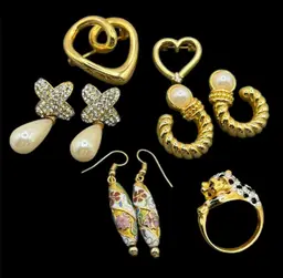 Lot Of 1980s VTG Jewelry Gold Tone Faux Pearl Holiday Dress Costume Uptown