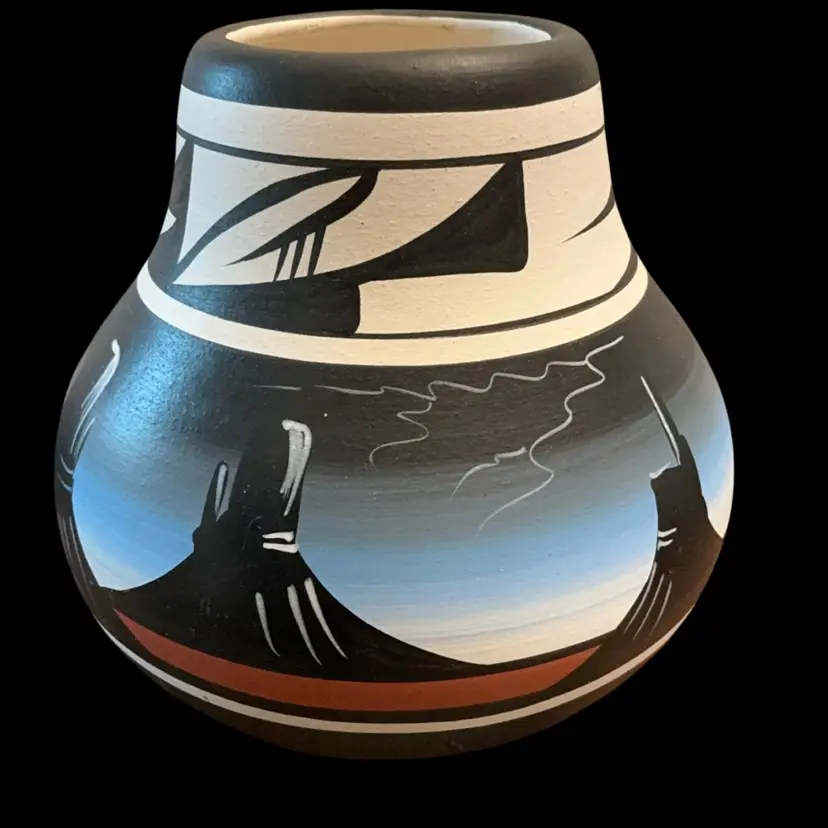 Cedar Mesa HP Navajo-Style Pottery Vase Artist Signed 5.5” x 5.5”