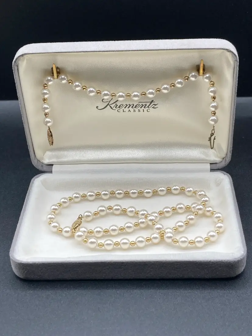 Vintage Krementz Akoya Pearl Set! White Pearls With Goldtone  Spacer Beads And Hardware! Necklace Is 18” And The Bracelet Is 7”! 😍✨😍
