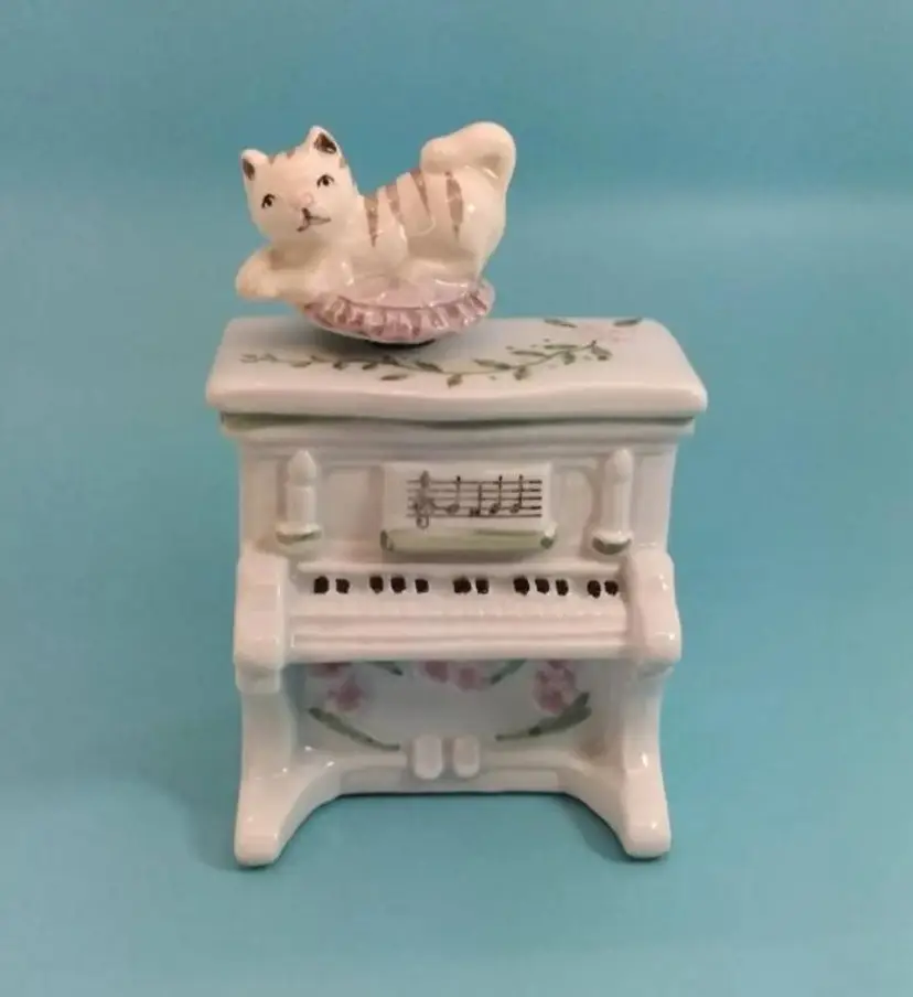 Vintage Cat on Piano Music Box