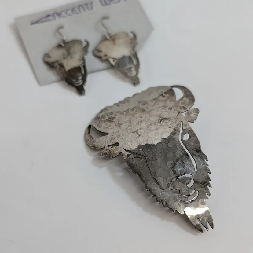 Vintage Wild Bryde Buffalo Bison Hammered Silver Tone Brooch and Earrings Set