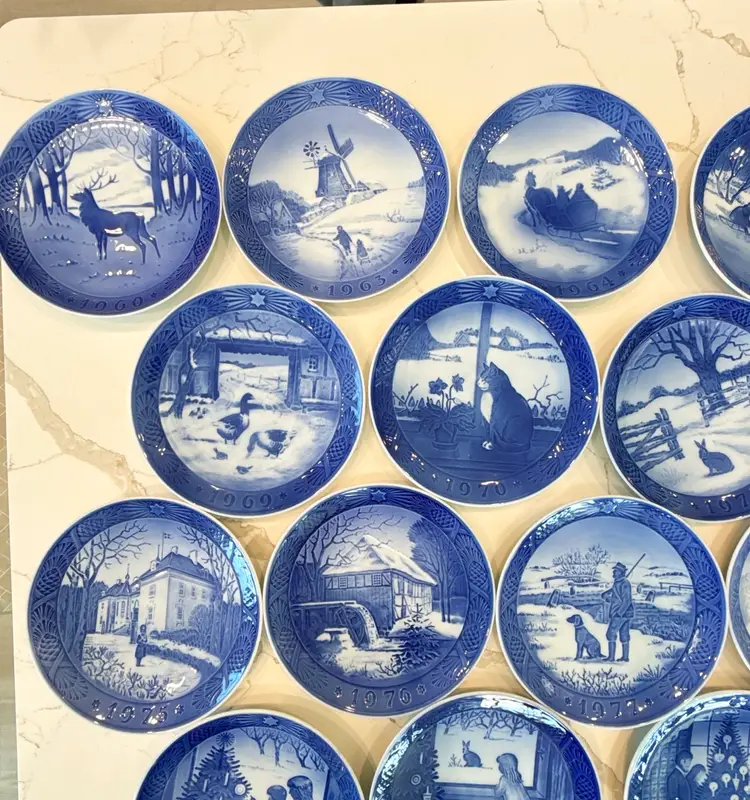 37 Royal Copenhagen Christmas Plates 1960-1999 (Missing 61,62 & 98) Collectors