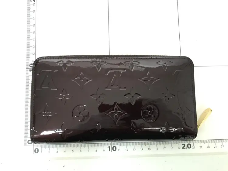 Louis Vuitton Vernis Zippy Wallet