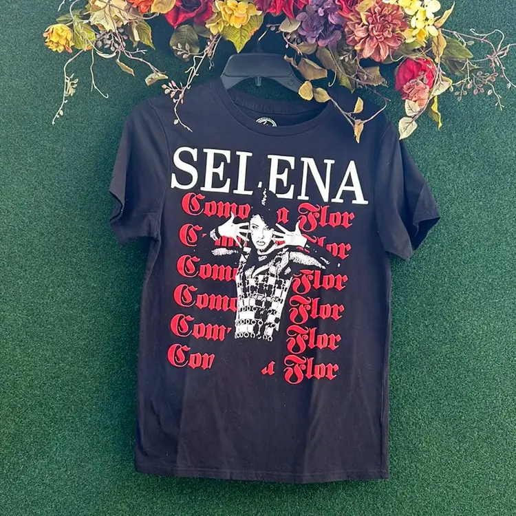 Selena “Como La Flor” Printed Black T Shirt, Red Lettering, Official Merchandise 