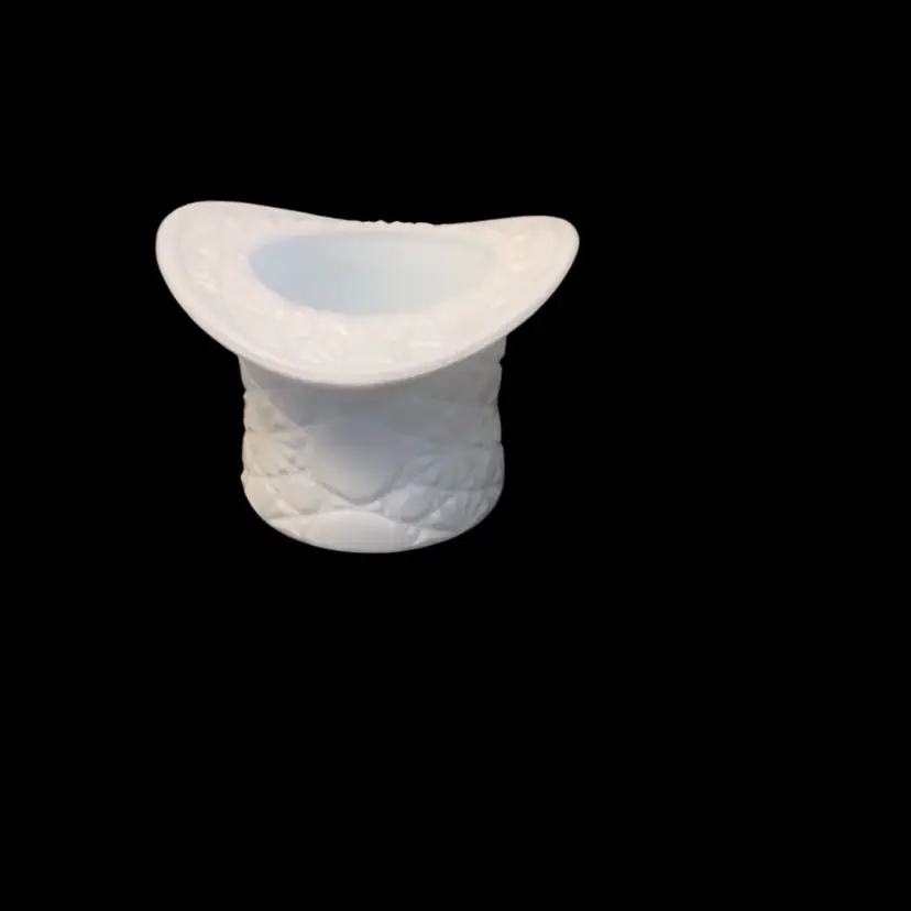 Indiana Milk Glass Buttons & Daisy Top Hat 5 X 4 1/2 X 3 1/2 Inches