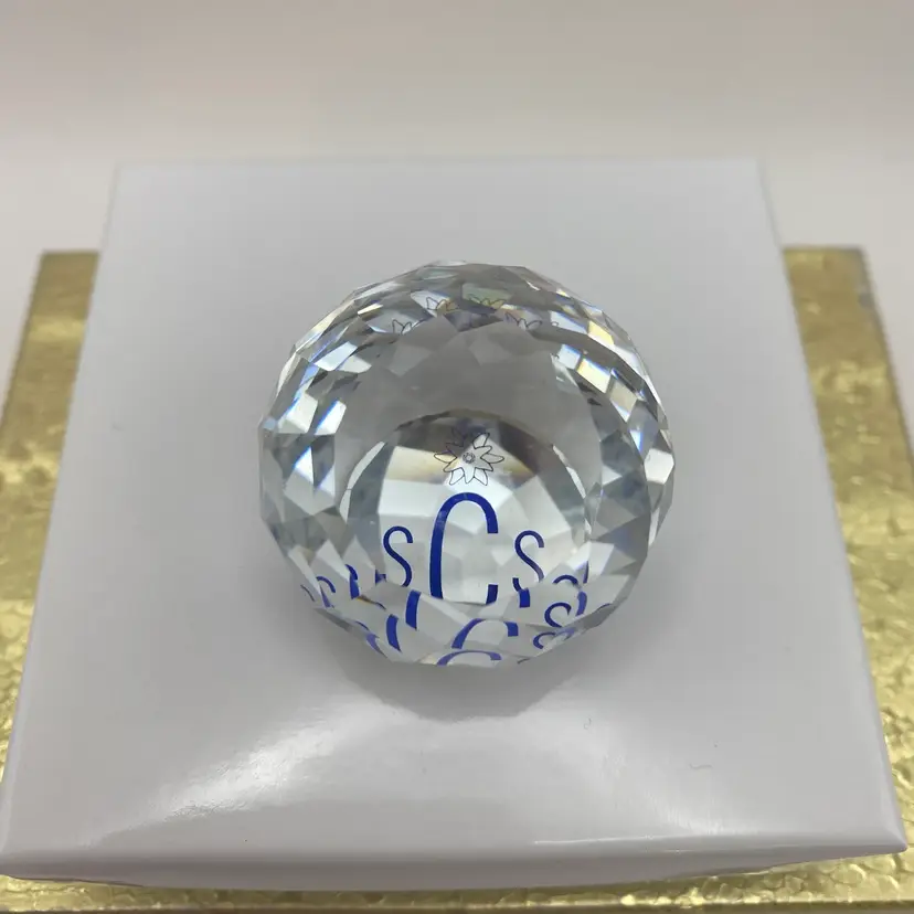 Swarovski 1987 Charter Member SCS Paperweight with Snowflake Star