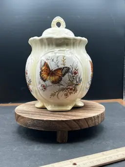 #956A Vintage Hobbyist Biscuits Jar With Lid, 4 Sided Monarch Butterfly Motif