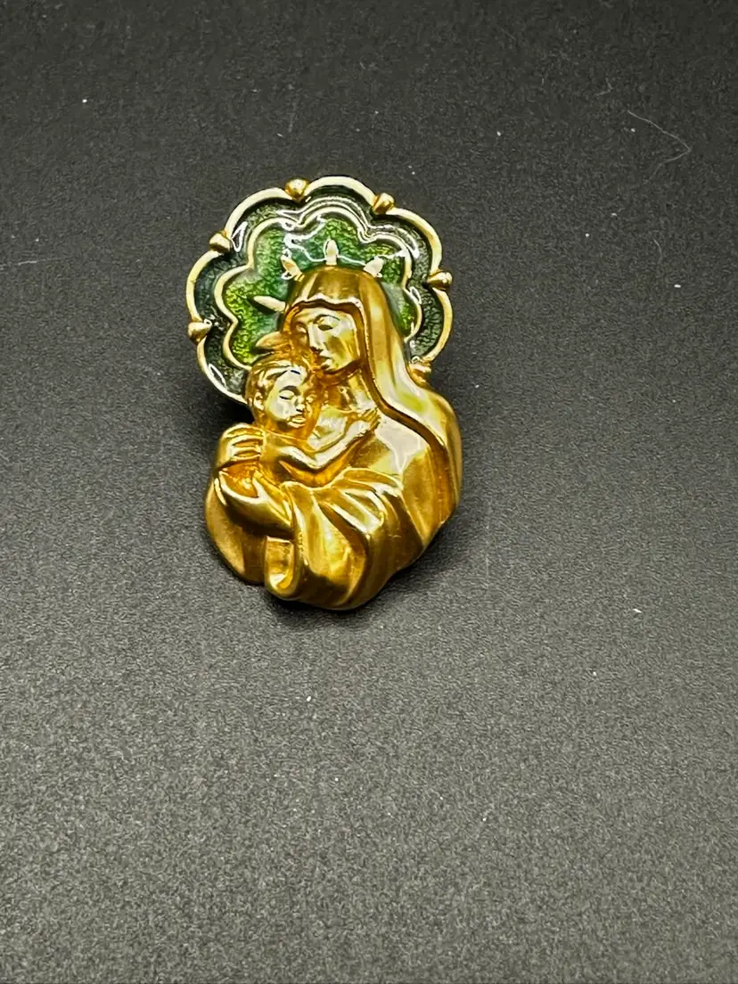 A105 - Avon Mother & Child Enamel Pin