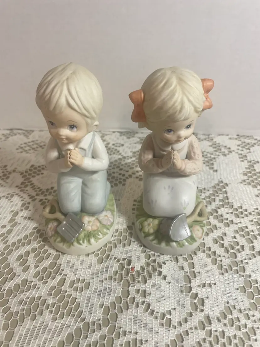 Homeco Boy And Girl Gardening Figurines