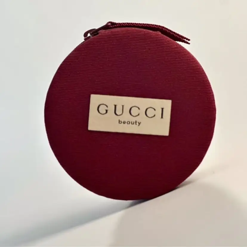 Gucci Beauty Small Round Burgundy Zip-Around Case – GWP