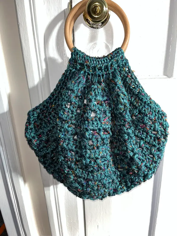 Large Crocheted Wooden Handles Alice In Wonderland Liner