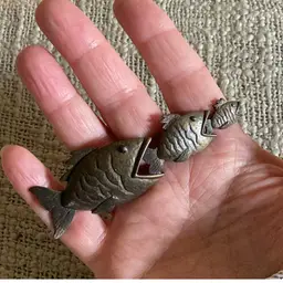 #01 - JJ Brooch Fish 3.5” Long