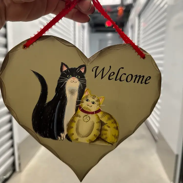 Vintage Wooden Heart Shaped Cat Welcome Sign Wall Plaque With Bow