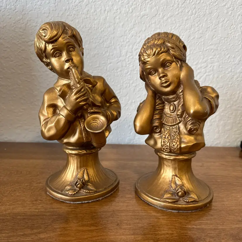 1971 Universal Statuary Chicago MUSIC TO MY EARS by Kendrick Gold Vintage