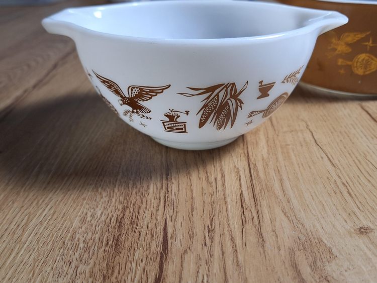 Vintage Pyrex Mixing Bowl And Casserole Dish