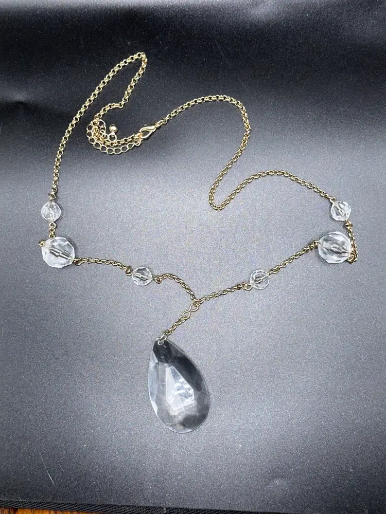Vintage Clear Crystal Teardrop Pendant Necklace – Gold-Tone Chain with Faceted Beads