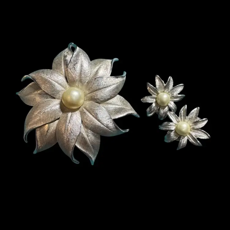 Judy Lee Silvertone Floral Brooch And Earring Set