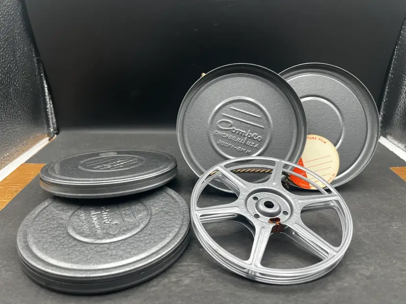 #416B Set Of 3 Vintage COMPCO 200ft 8mm Metal Film Reels W/ Storage Cans
Made In Chicago IL USA
Photo, Movie, Theater