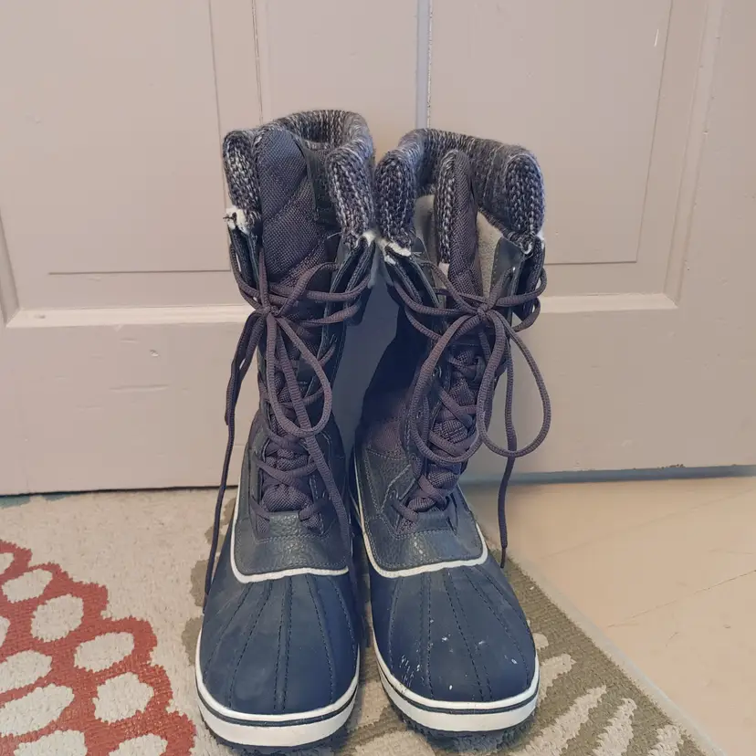 Shoes: Brand- Global Win. Boots. Size 10. Good used condition. See pics.