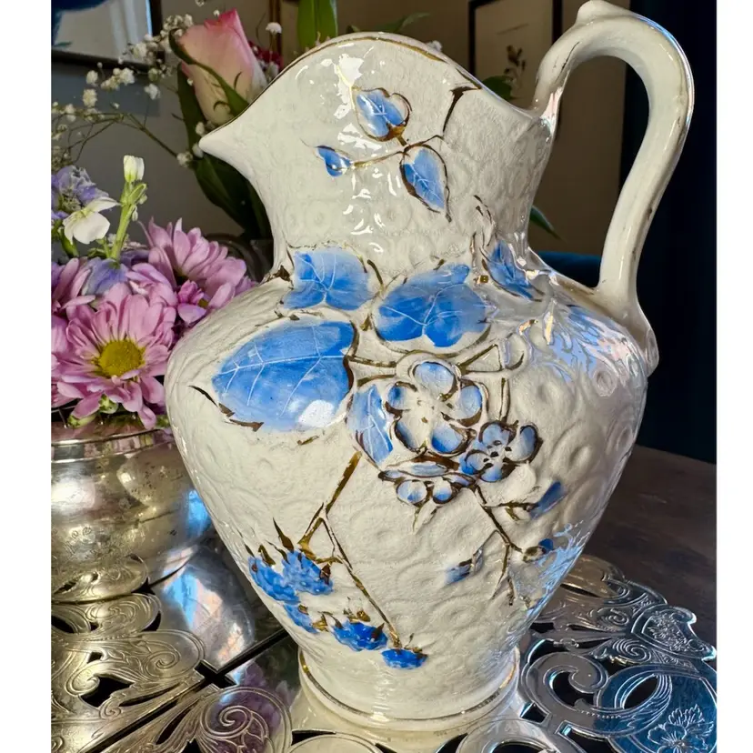 😻 8” vintage 19th-century Royal Ironstone China warranted pitcher w/blue floral leaf design & gold trim
