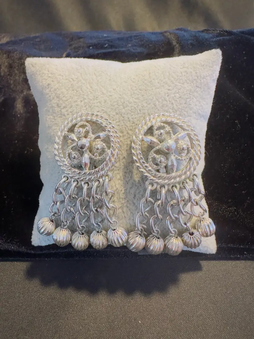 #2 Vintage Sarah Coventry Silver Tone Clip On Earrings “Fashion In Motion”