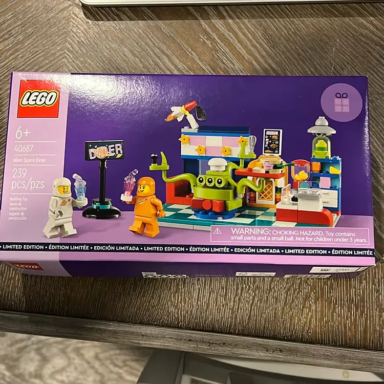 40687 Alien Space Diner