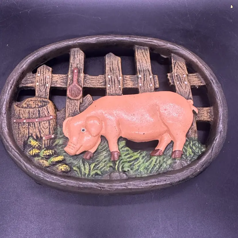 84. VTG Pig cast iron Trivet