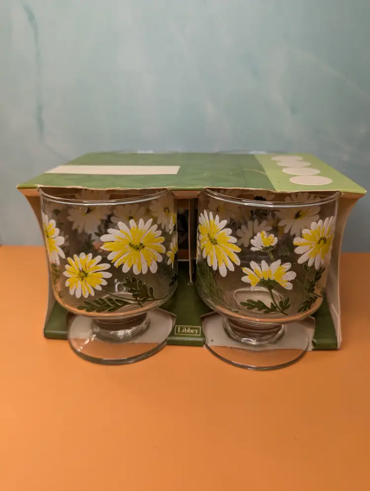 NOS Libbey Daisy Pattern Set of Four 10 Oz. Stem Rocks Glasses In Original Box