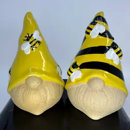 Spring Gnomes With Bumblebees Garden Decor Set/2