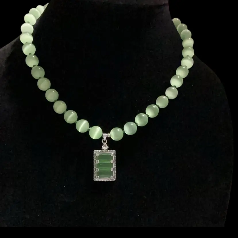 Gorgeous Green Cats Eye Glass Beaded Necklace. With A Silvertone Cats Eye Glass Square Pendant.