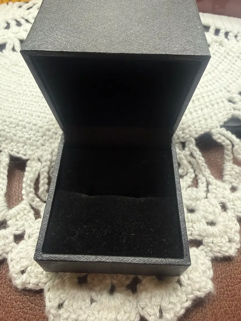 Black Ring Box