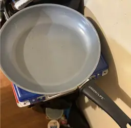 GREENLIFE FRYING PAN (some wear) AND RECIPE BOOKS