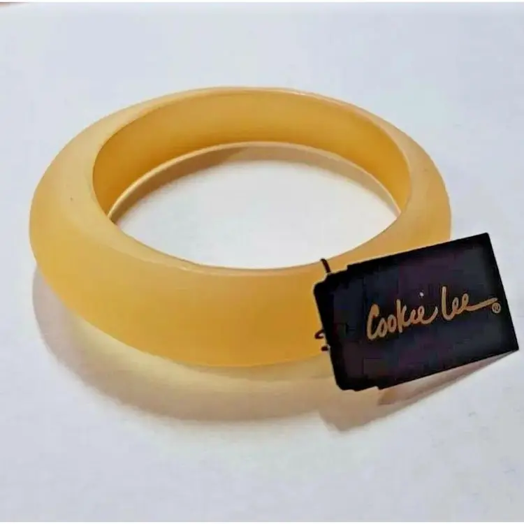 COOKIE LEE GLOW LUCITE BRACELET