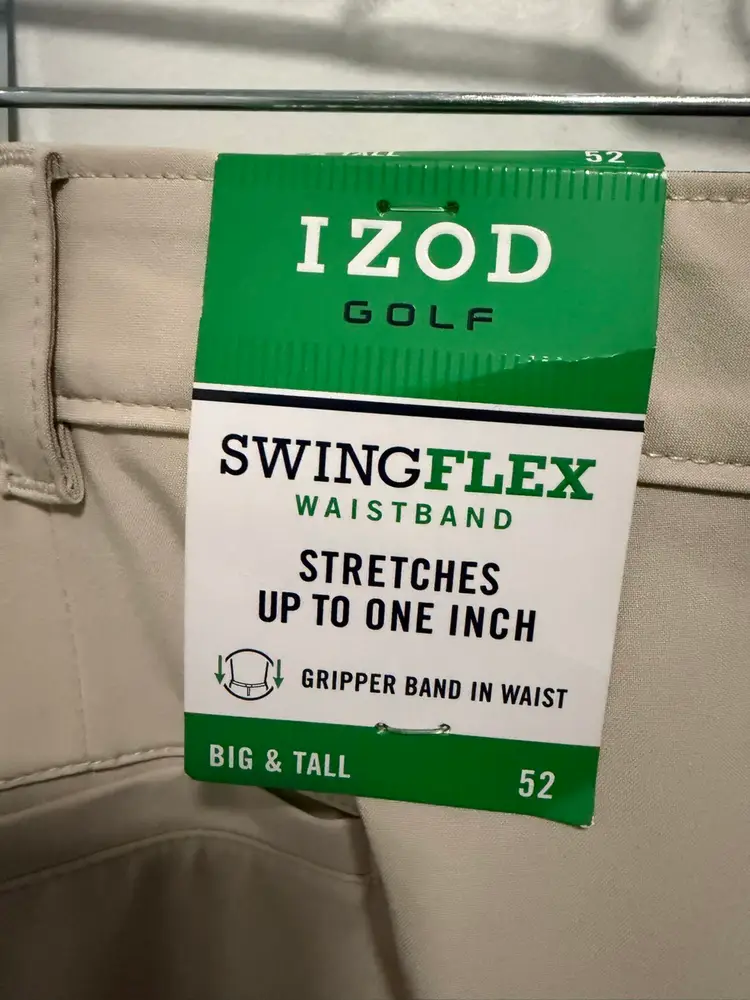 New $75 Izod Men's Golf Swingflex Cargo Shorts in a khaki/beige Size 52