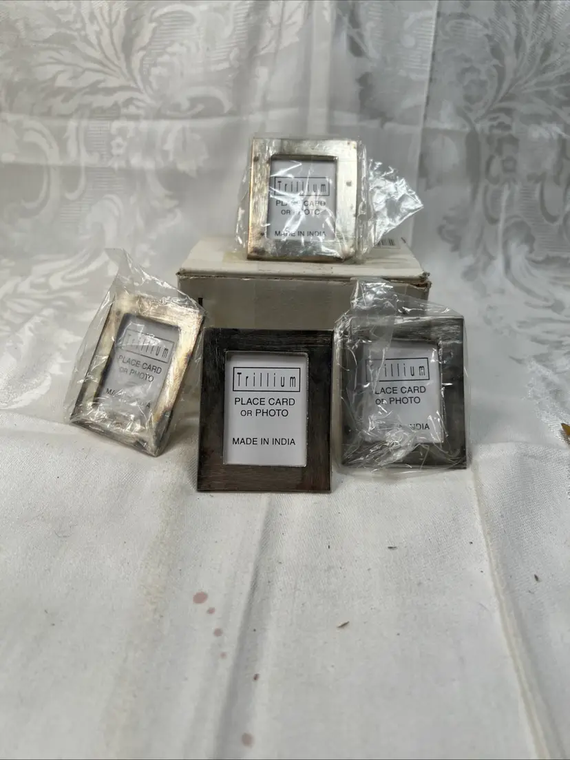 Vintage Set Of 4 Silver Plate Trillum 2.5" X 2.25" Frame Place Card Holders NOS In Box