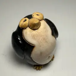 Vintage Handmade Clay Pottery PENGUIN Figurine Signed Daniels 1981 3" Derpy