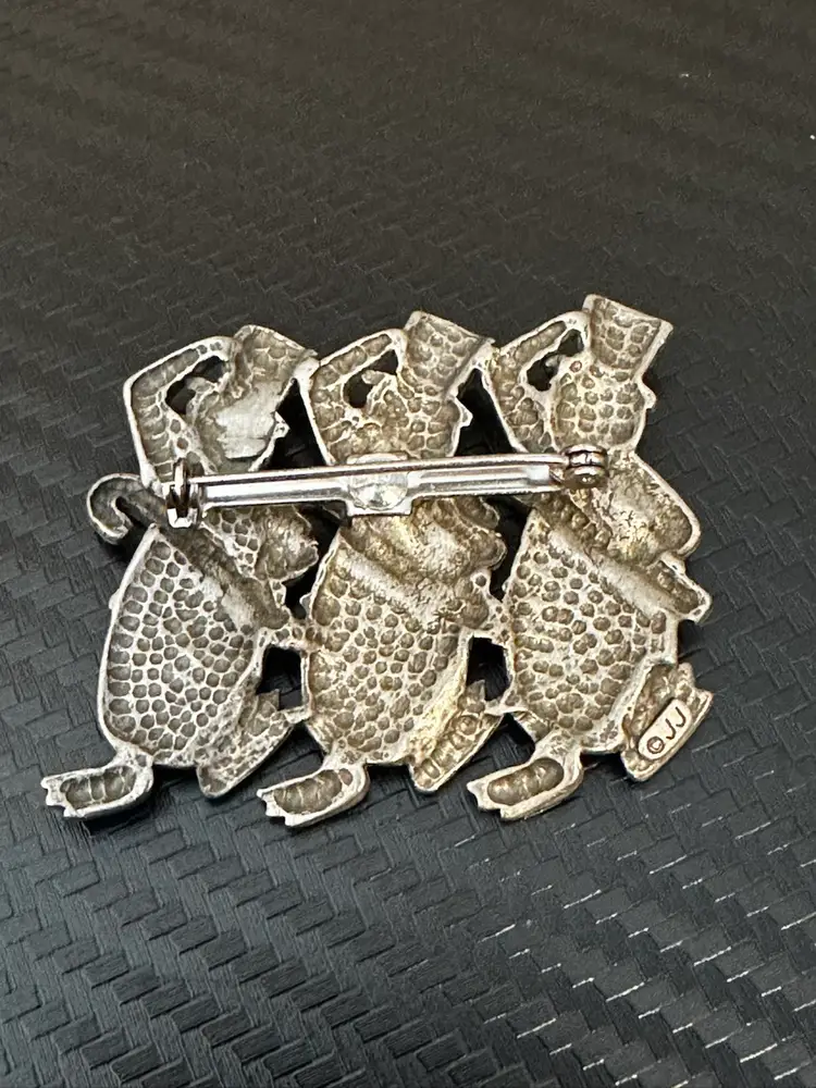 JJ Dancing Penguins Brooch