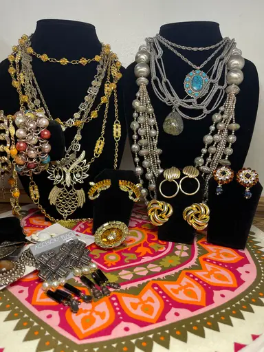 Vintage Jewels!!🌻🌻